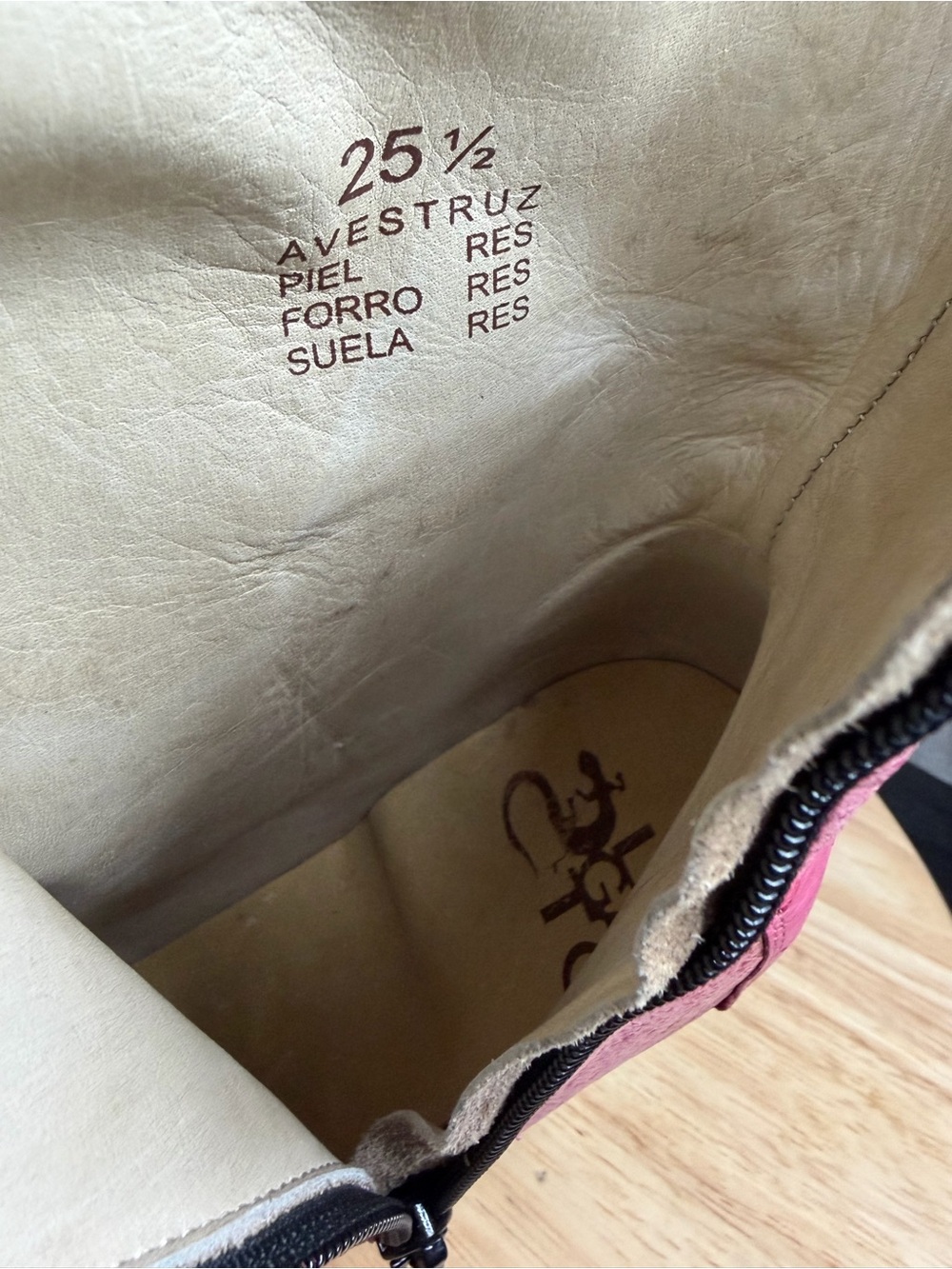 Lagarto women’s ostrich boots - Picture 8 of 8